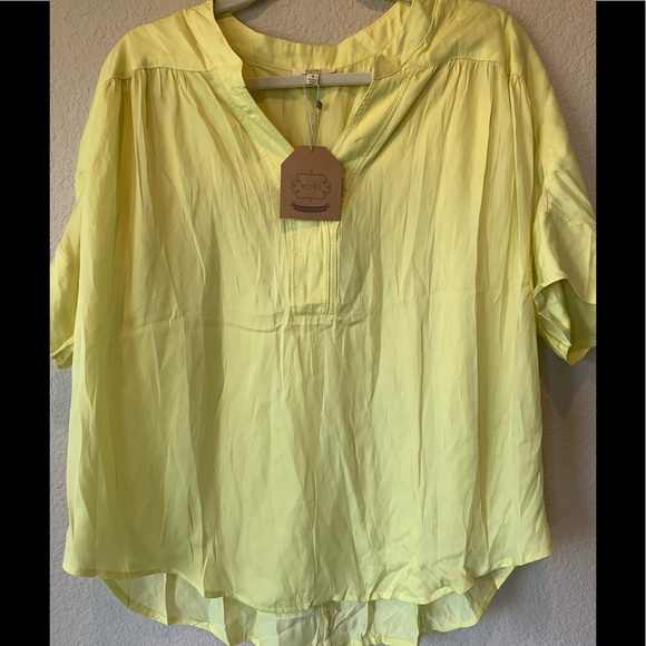 NWT Kori America neon lemon zest v neck soft shirt sleeve top sz S. - Picture 2 of 5